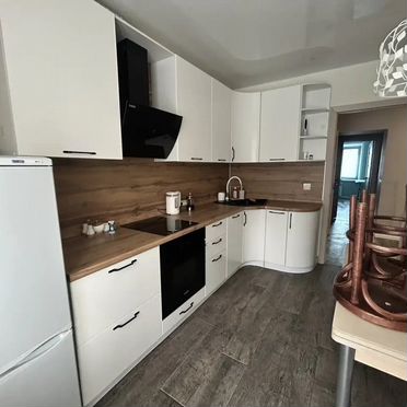 3-к. квартира, 72 м², 1/2 эт.